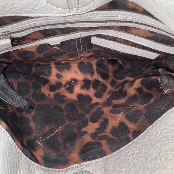 B MAKOWSKY METALLIC SILVER SOFT LEATHER HOBO STYLE HANDBAG - A8 - Picture 11 of 11